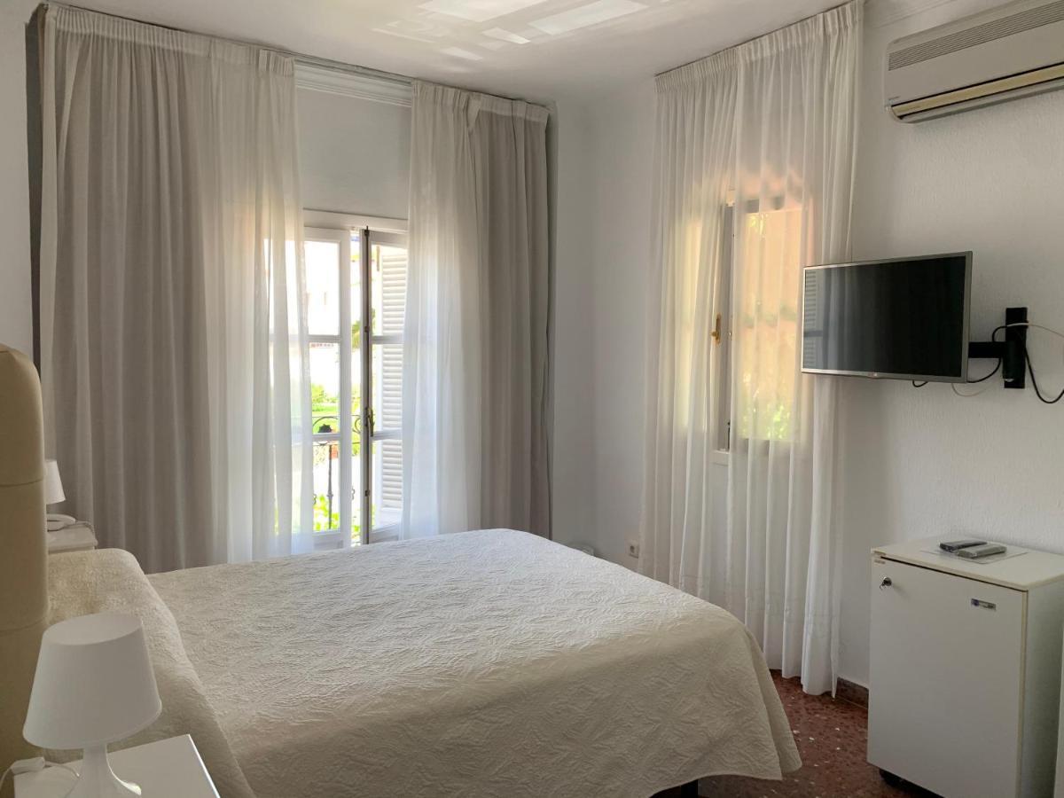 Hotel Paraiso Del Mar Нерха Экстерьер фото