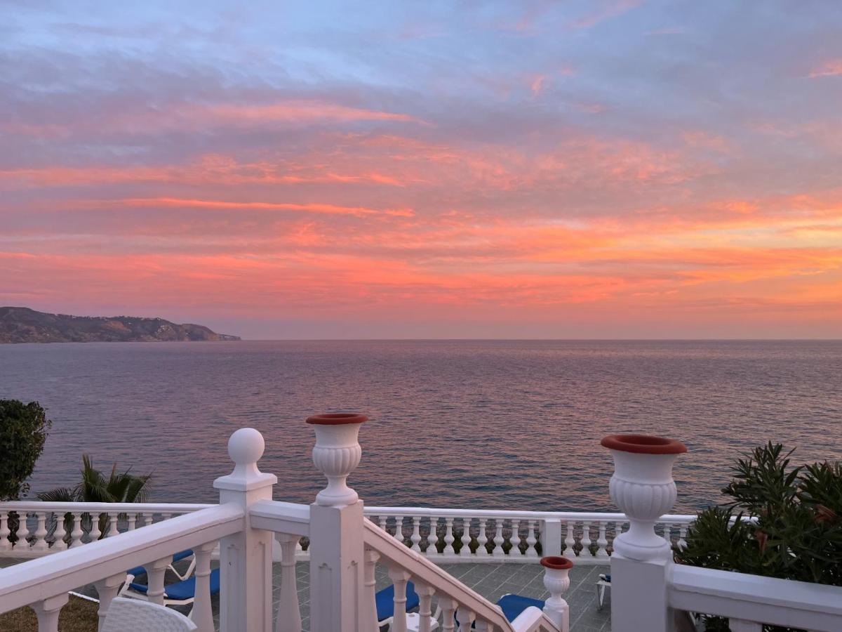Hotel Paraiso Del Mar Нерха Экстерьер фото