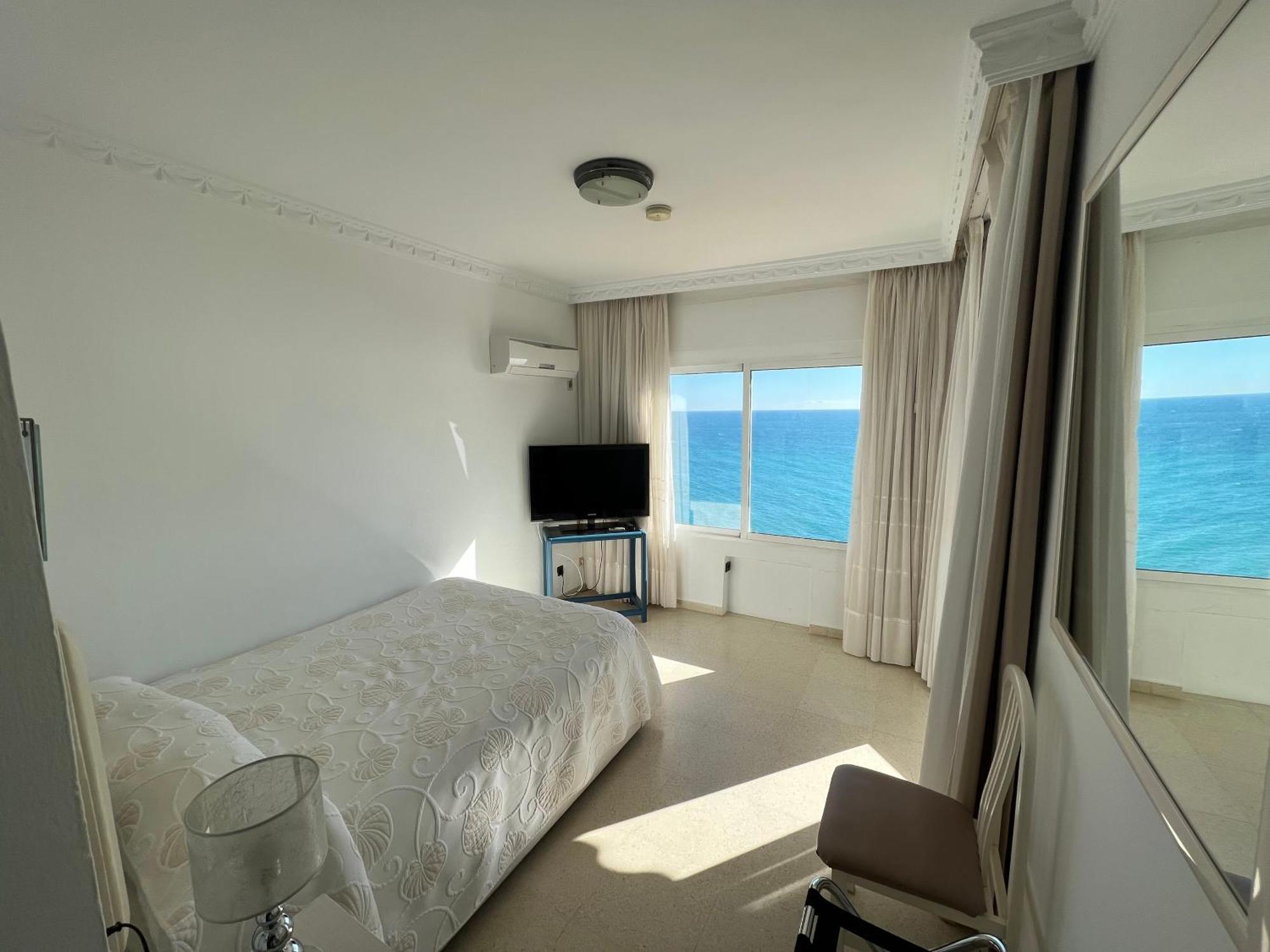 Hotel Paraiso Del Mar Нерха Номер фото