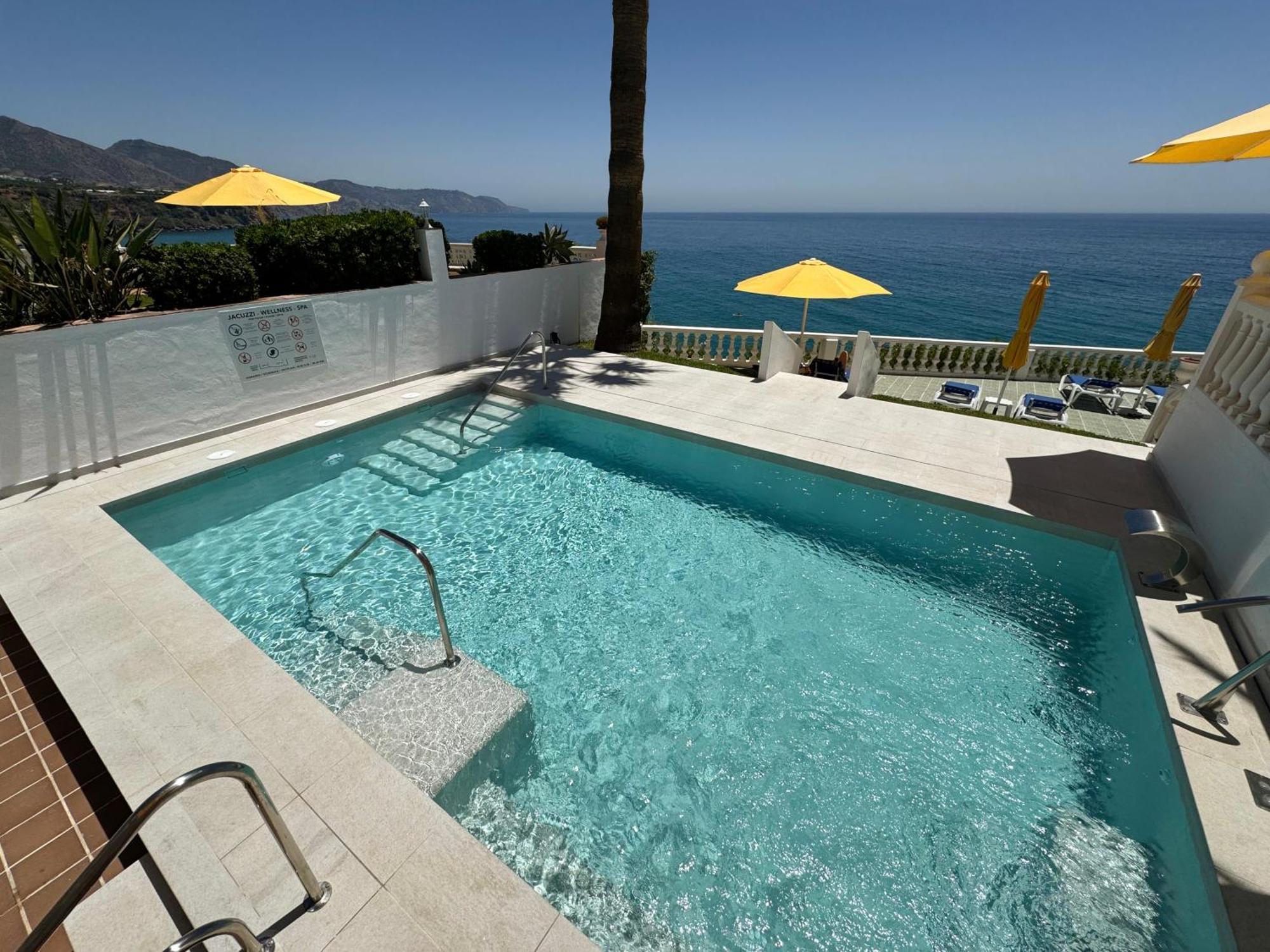 Hotel Paraiso Del Mar Нерха Экстерьер фото