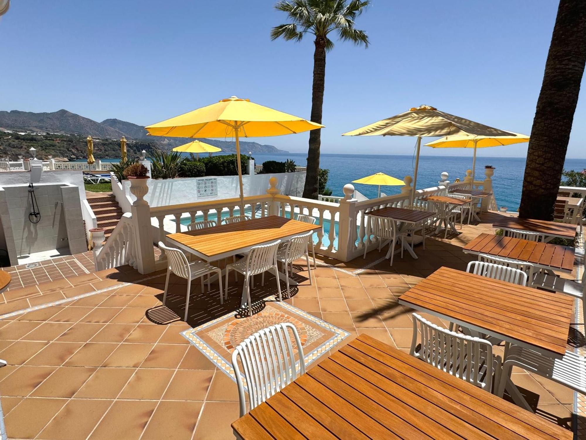 Hotel Paraiso Del Mar Нерха Экстерьер фото