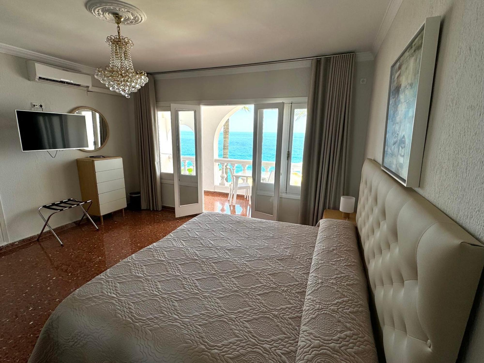 Hotel Paraiso Del Mar Нерха Номер фото