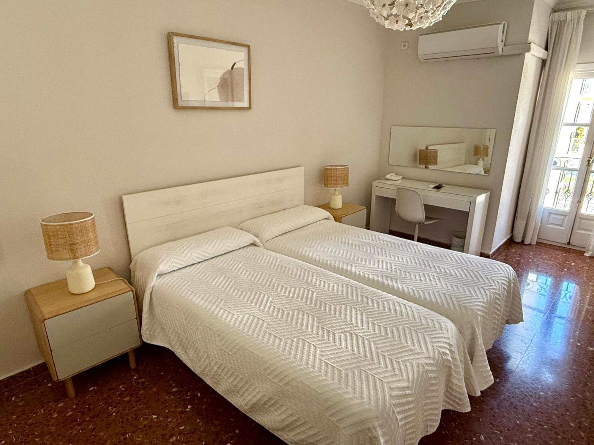 Hotel Paraiso Del Mar Нерха Номер фото