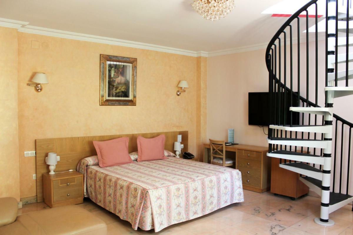Hotel Paraiso Del Mar Нерха Экстерьер фото