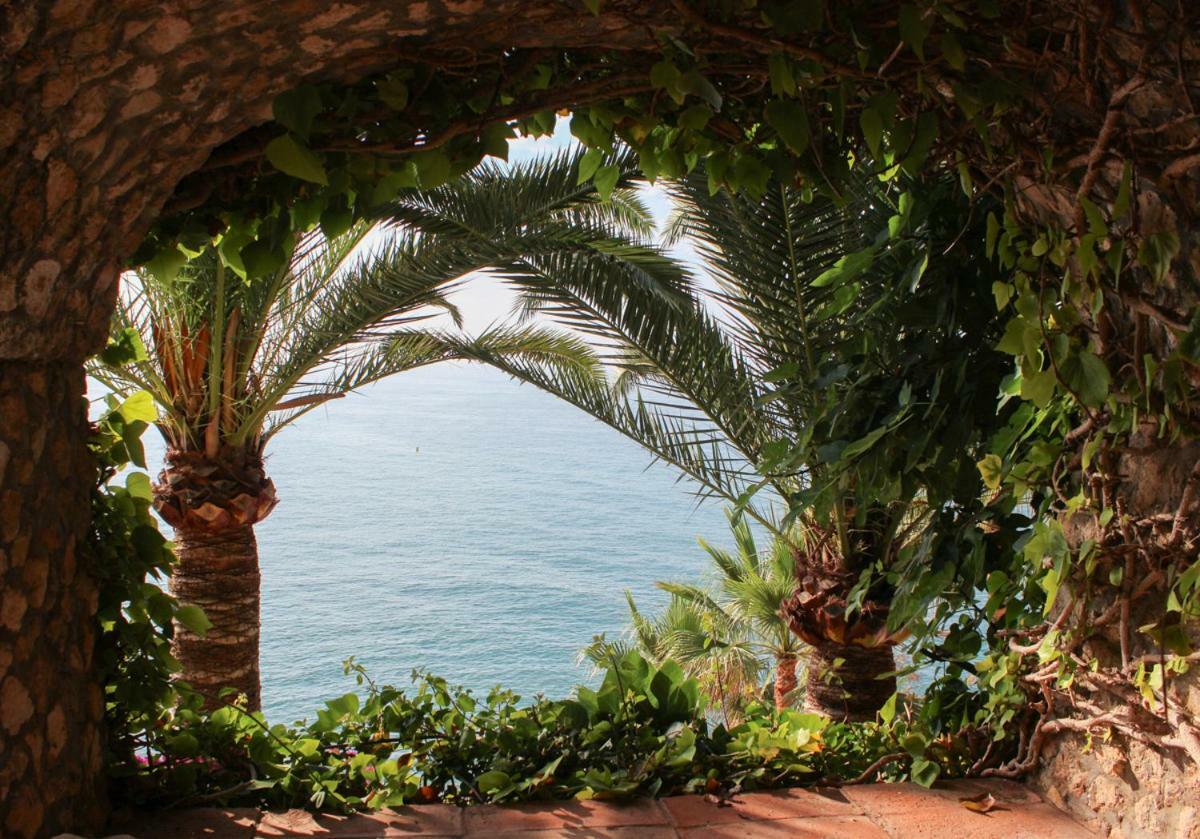 Hotel Paraiso Del Mar Нерха Экстерьер фото